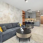 شقة Nowoczesny I Elegancki A212 Z Balkonem I Parkingiem By Renters